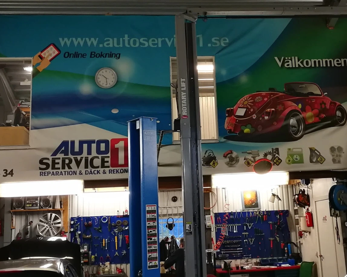 Inne i Autoservice Ettans bilverkstad på Kalmarvägen i Bålsta